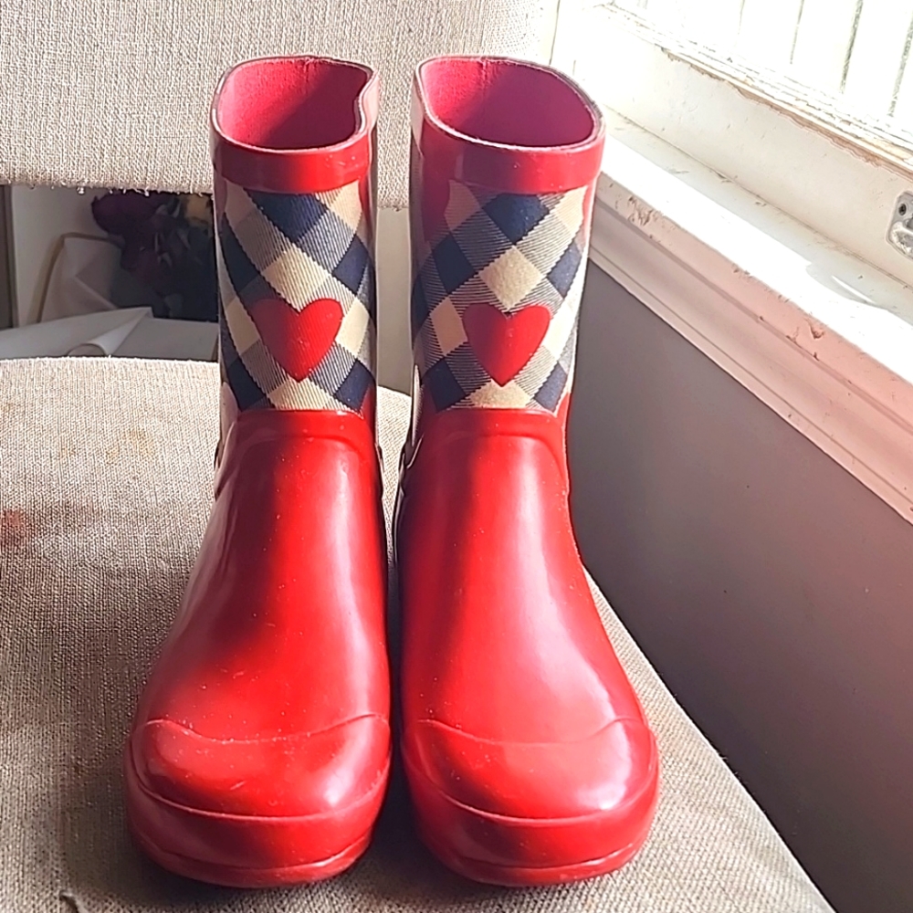 Authentic Burberry Girls Boots size 3 1/2